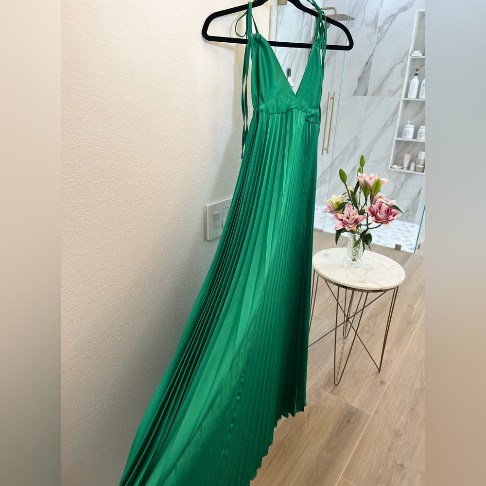 Elegant Emerald  Green Long Pleated Dress